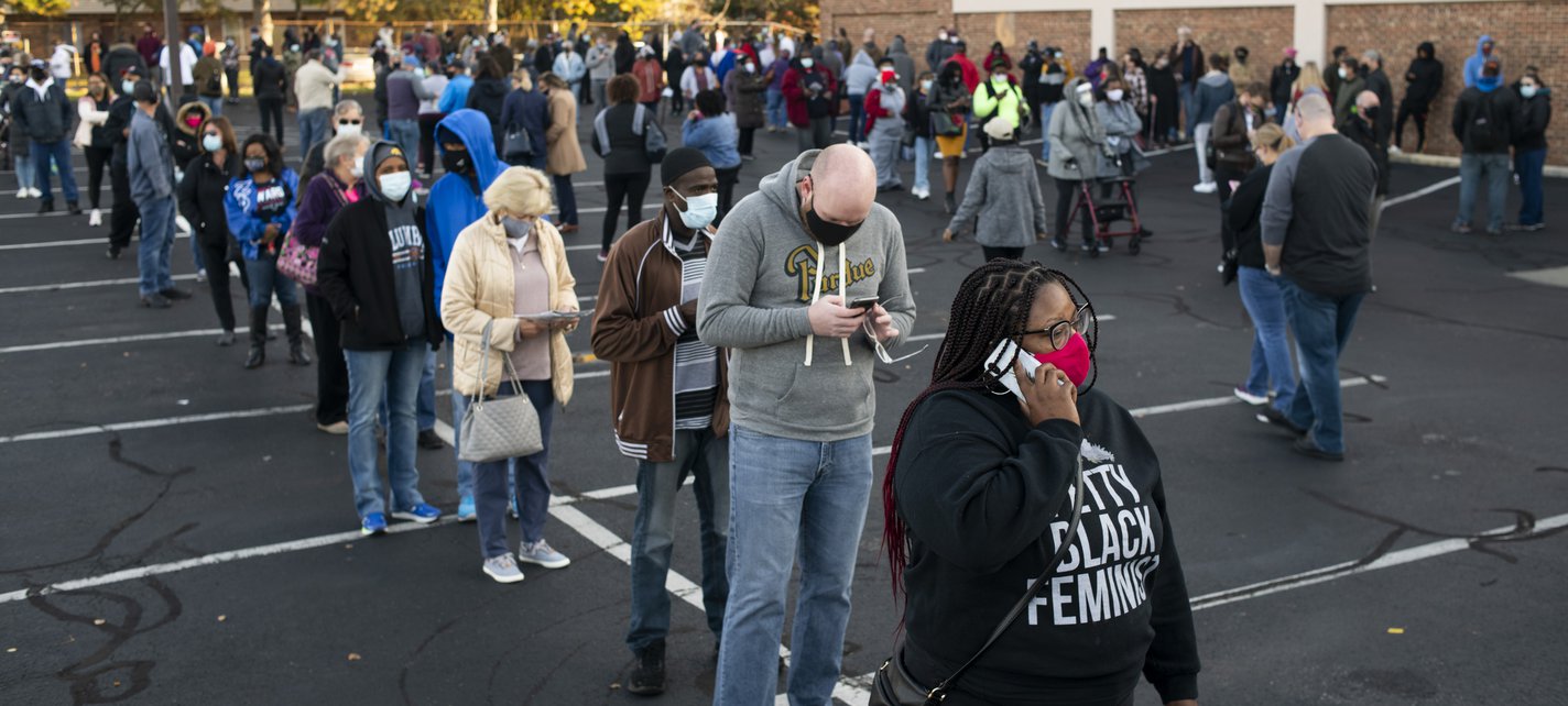 Early voters line up in Ohio