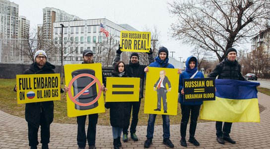 Ukrainian activists at the US Embassy in Kyiv - min2.jpg