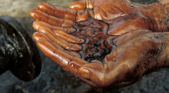 hands oil